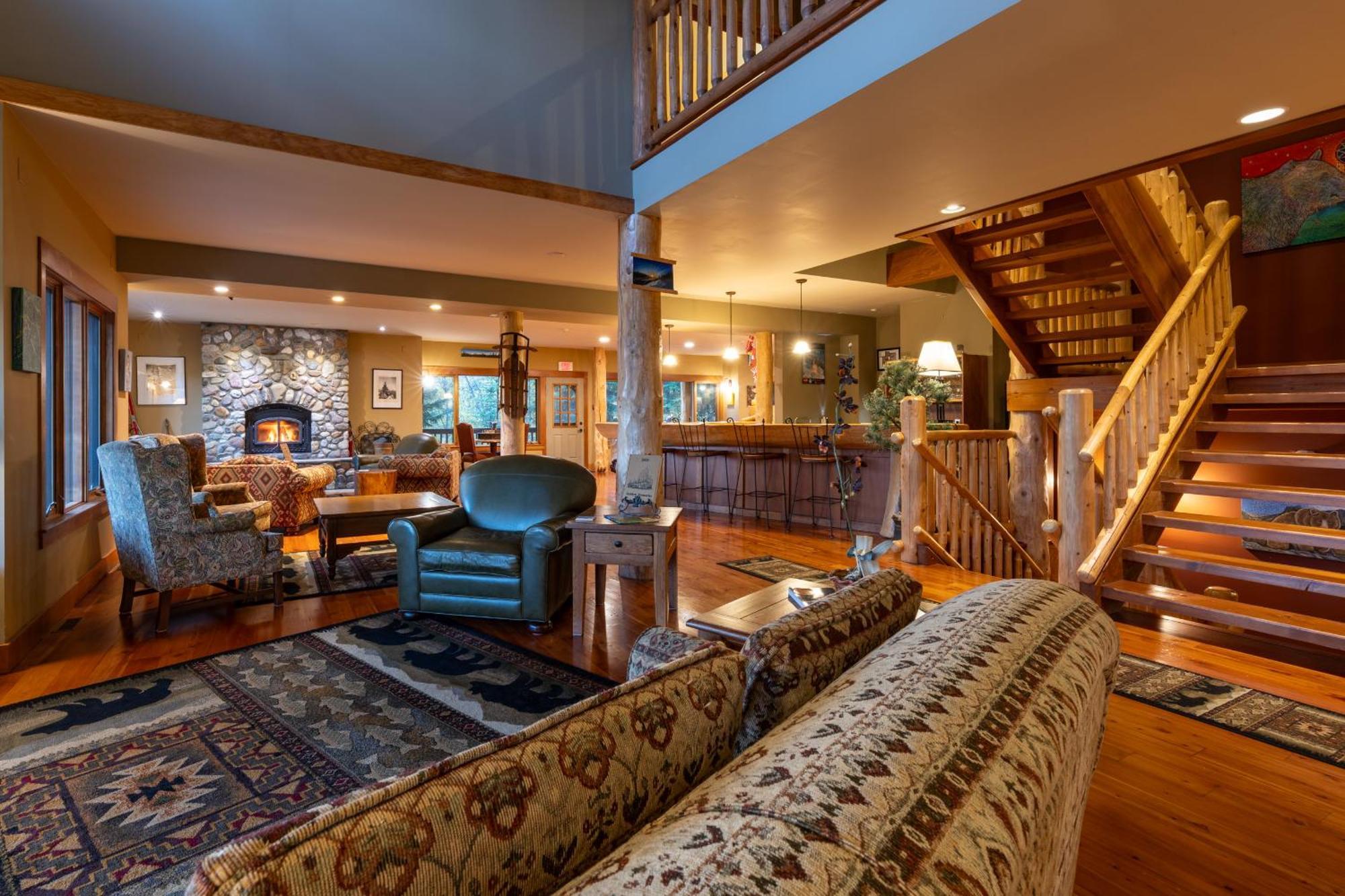 Vagabond Lodge At Kicking Horse Голден Екстер'єр фото